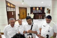 Gubernur Sumatera Utara (Sumut) Muhammad Bobby Afif Nasution didampingi Pj Sekdaprov Sumut Sulaiman Harahap, memberikan arahan dan bimbingan sekaligus menutup Pertemuan Forum Strategis dengan seluruh pimpinan Organisasi Perangkat Daerah (OPD) Pemerintah Provinsi Sumut di Aula Mess Pemprovsu Pora-pora Parapat Kabupaten Simalungun, baru-baru ini.