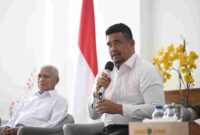 Gubernur Sumatera Utara (Sumut) Muhammad Bobby Afif Nasution didampingi Wakil Gubernur Sumut Surya, dan Pj Sekdaprov Sumut Sulaiman Harahap, saat temu pers terkait penetapan Upah Minimum Provinsi (UMP) Tahun 2026 di Lobby Dekranasda, Kantor Gubernur, Jalan Diponegoro, Medan, baru-baru ini.