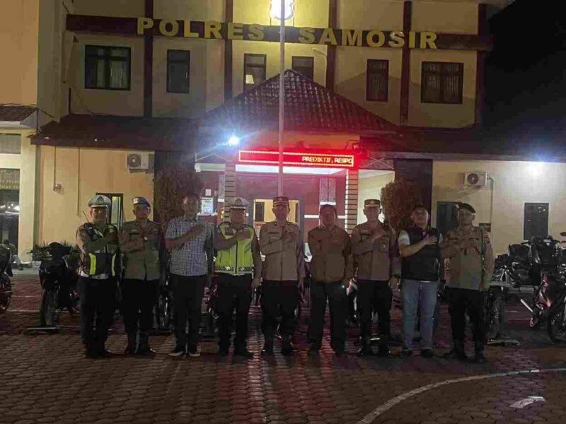 Foto bersama usai pelaksanaan razia.