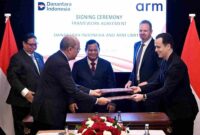 Presiden Republik Indonesia Prabowo Subianto menyaksikan penandatanganan perjanjian kerangka kerja antara Badan Pengelola Investasi Danantara Indonesia (BPI Danantara) dan Arm Limited di London, Inggris, pada Senin, 23 Februari 2026.