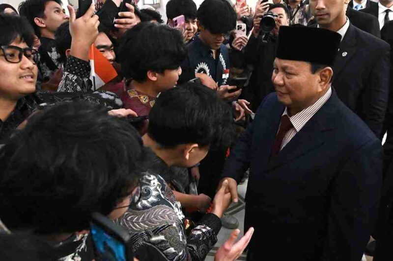 Presiden Prabowo Subianto disambut hangat oleh diaspora saat tiba di hotel tempatnya bermalam di Amman, Kerajaan Yordania Hasyimiah, pada Selasa, 24 Februari 2026