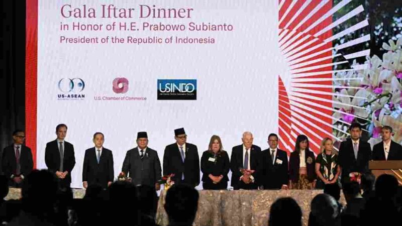 Presiden Prabowo Subianto menyaksikan penandatanganan 11 nota kesepahaman (Memorandum of Understanding/MoU) senilai 38,4 miliar dolar Amerika Serikat (AS) antara pelaku usaha Indonesia dan Amerika Serikat dalam sesi roundtable Business Summit yang diselenggarakan oleh US-ASEAN Business Council (US-ABC) di Gedung U.S. Chamber of Commerce, Washington DC, Amerika Serikat, pada Rabu, 18 Februari 2026. 