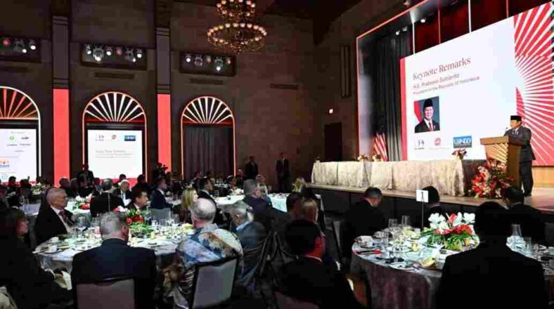 Presiden Prabowo Subianto menyampaikan sambutannya pada acara Gala Iftar Dinner Business Summit di U.S. Chamber of Commerce, Washington DC, pada Rabu, 18 Februari 2026. 