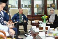 Pj Sekretaris Daerah Provinsi Sumatera Utara (Sumut) Sulaiman Harahap menerima audiensi Pengurus Komisi Nasional Disabilitas RI dan Tim dari Australian Awards Indonesia (AAI) di Ruang Kerja Lantai 9 Kantor Gubernur Jalan Diponegoro Kota Medan, Kamis (12/2/2026). 