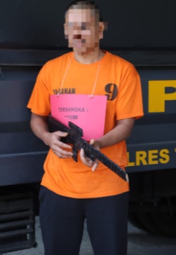 tersangka berinisial S (33),