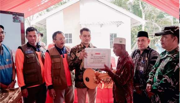 Wakil Bupati Aceh Timur, T. Zainal Abidin, S.Pd.I., M.H., menghadiri peresmian Hunian Sementara (Huntara) dan penyerahan simbolis Dana Tunggu Hunian (DTH) yang dilaksanakan secara serentak lintas provinsi.