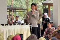 Wakil Presiden Gibran Rakabuming Raka saat meninjau Posko Pengungsian di Pondok Pesantren Al-Adalah 2, Kabupaten Tegal, Selasa, 6 Februari 2026.