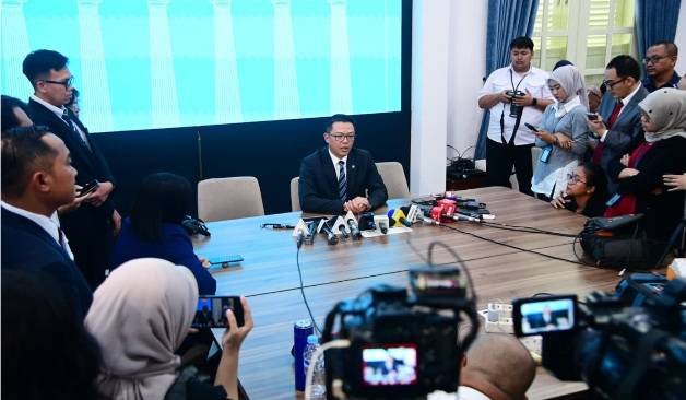 Menteri Luar Negeri Sugiono menyampaikan keterangan pers di Kompleks Istana Kepresidenan Jakarta pada Jumat, 6 Februari 2026. 