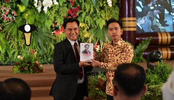 Wakil Presiden Gibran Rakabuming Raka menghadiri peluncuran delapan buku yang merekam perjalanan hidup dan pengabdian Prof. Dr. Yusril Ihza Mahendra.