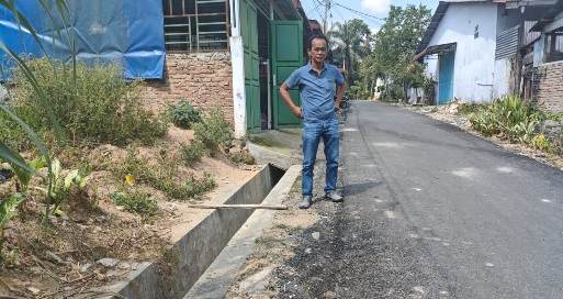 Kondisi aspal yang dikeluhkan warga di Gang karsim Kelurahan Tanjung Pinggir, Kecamatan Siantar Martoba, Pematangsiantar.