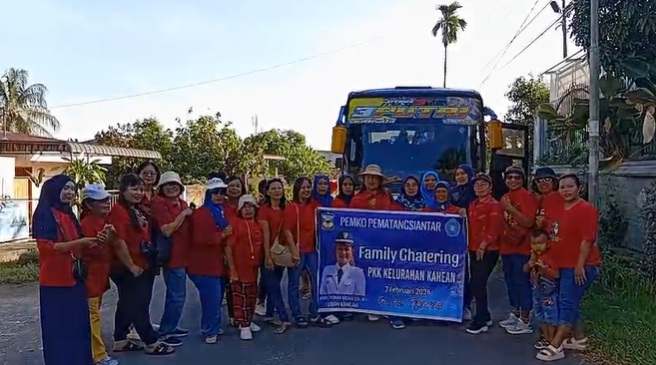 Foto Bersama Lurah Kahean dan para kader PKK Kelurahan Kahean, Sabtu, 7 Februari 2026.