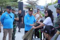 Pemerintah Provinsi Sumatera Utara bersama pemerintah kabupaten dan kota se-Sumatera Utara menggelar aksi bersih massal sekaligus mencanangkan Gerakan Indonesia Aman, Sehat, Resik, dan Indah (ASRI) di kawasan Pantai Bebas Parapat, Kabupaten Simalungun, pada Minggu, 8 Februari 2026.