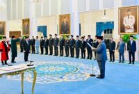 Presiden Prabowo Subianto didampingi Wapres Gibran mengawali agenda kenegaraan dengan menyaksikan pengucapan sumpah Hakim Konstitusi dan pelantikan Wakil Menteri Keuangan Kabinet Merah Putih.