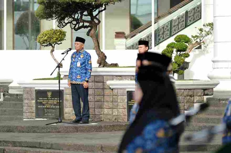 Wakil Gubernur Sumatera Utara (Sumut) Surya menjadi Inspektur Upacara (Irup) pada Upacara Hari Kesadaran Nasional di Lapangan Apel Kantor Gubernur Sumut Jalan Diponegoro Kota Medan, Rabu (18/2/2026).