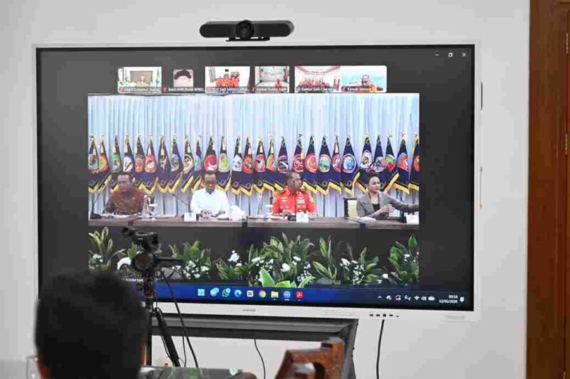 Wakil Gubernur Sumatera Utara (Sumut) Surya mengikuti zoom meeting Forum Dialog (Sarasehan) dalam rangka HUT ke 54 Tahun 2026 Badan Nasional Pencarian dan Pertolongan (BASARNAS) di ruang kerja Wakil Gubernur Kantor Gubernur Sumut Jalan Diponegoro Nomor 30 Medan, Kamis (12/2/2026).