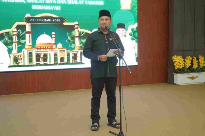 Wakil Bupati Asahan, Rianto, S.H., M.A.P., dalam kegiatan berbuka puasa bersama dan shalat berjamaah di Pendopo Rumah Dinas Bupati Asahan pada Senin, 23 Februari 2026.