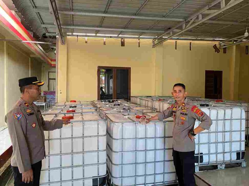 15 unit tangki air berkapasitas 1.000 liter per unit disiapkan untuk didistribusikan secara bertahap ke lokasi-lokasi yang mengalami gangguan akses air bersih.