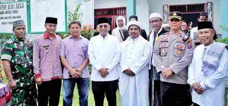 Bupati Simalungun, Anton Achmad Saragih, meninjau pelayanan publik di Kantor Nagori Maligas Tongah, Kecamatan Tanah Jawa, seusai melaksanakan Salat Jumat di Masjid Al Ikhlas, pada Jumat, 27 Maret 2026.