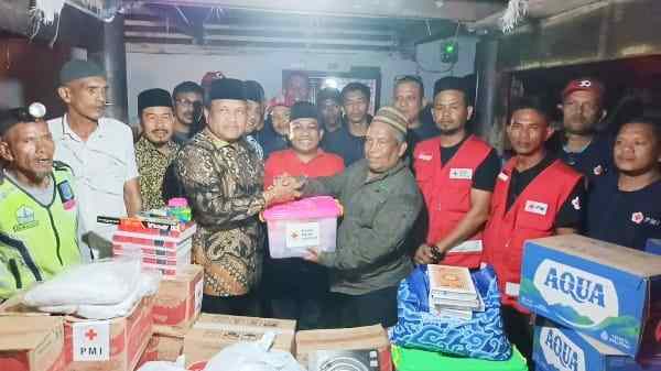 Pemerintah Kabupaten Bireuen bersama Palang Merah Indonesia (PMI) bergerak cepat membantu korban kebakaran rumah di Dusun Tgk Digarot, Desa Cot Geulanggang Tunong, Kecamatan Jeunieb, Kabupaten Bireuen