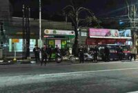  Personel Batalyon A Satuan Brimob Polda Sumatera Utara bersama jajaran Polrestabes Medan melaksanakan patroli skala besar di sejumlah wilayah rawan di Kota Medan,  Minggu (15/2/2026)