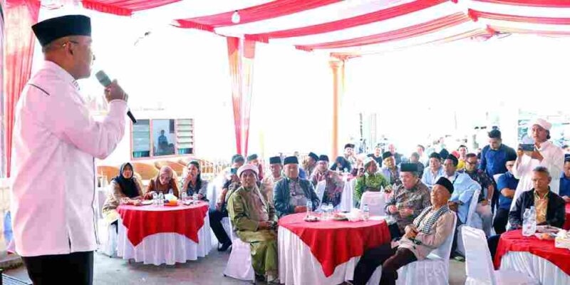 Bupati Simalungun Dr. H. Anton Achmad Saragih saat menghadiri Peletakan batu pertama (groundbreaking) rumah tahfiz. Minggu, 1 Januari 2026.
