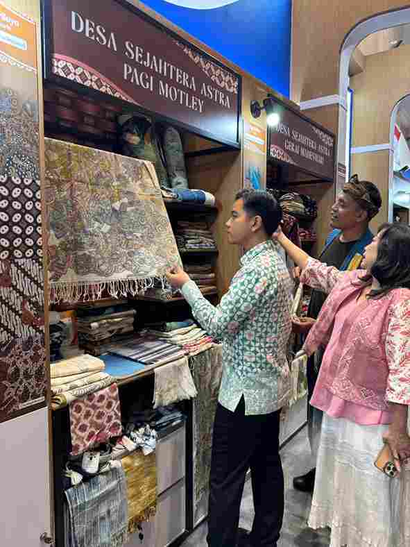 Wakil Presiden Gibran Rakabuming meninjau The 26th Jakarta International Handicraft Trade Fair (INACRAFT) 2026 di Jakarta International Convention Center (JICC), Jakarta, Rabu, 4 Februari 2026.
