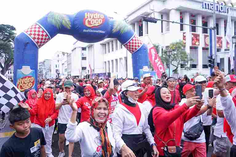 Peserta jalan santai Hut ke 79 Waspada.