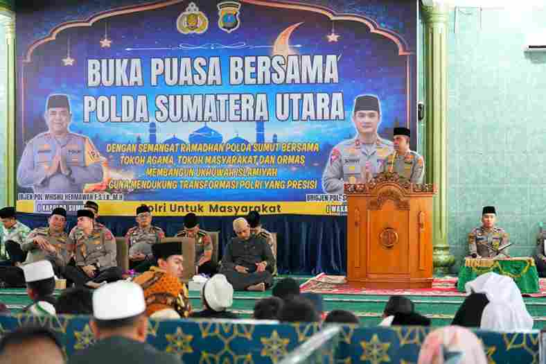 Kegiatan buka puasa bersama di Masjid Al-Hidayah Mapolda Sumut, Senin (23 Februari 2026).
