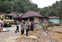 Kepala Kepolisian Resor Tapanuli Tengah, Ajun Komisaris Besar Polisi Muhammad Alan Haikel, S.K.M., S.I.K., M.I.K., meninjau langsung lokasi terdampak.
