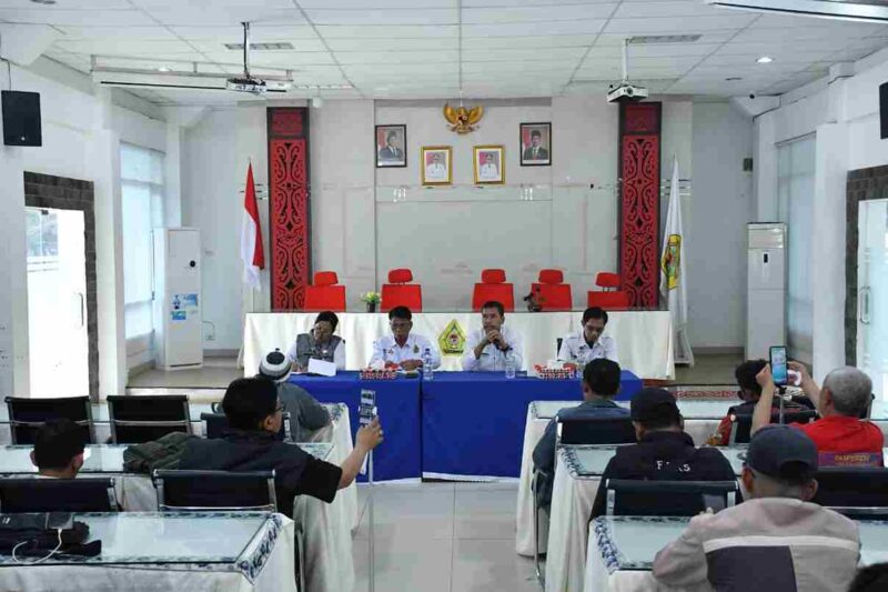 Konferensi pers Pemerintah Kabupaten Samosir pada Rabu, 25 Februari 2026, di Aula Kantor Bupati Samosir.