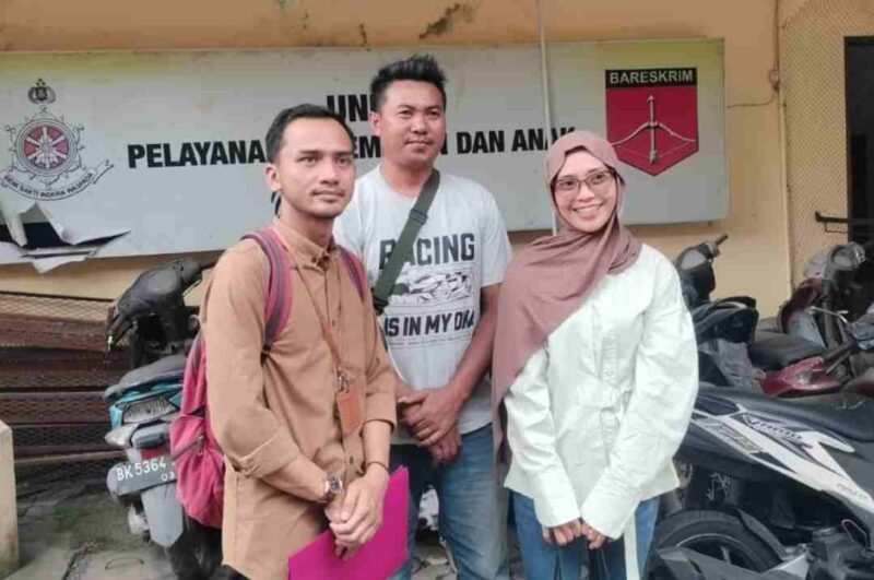 Ricke Fatul Lisyakurin mendatangi Polres Pematangsiantar didampingi Kuasa Hukumnya  Fajar Pratama, S.H dalam agenda Pemeriksaan Saksi dalam Laporan Polisi atas Dugaan Perzinahan