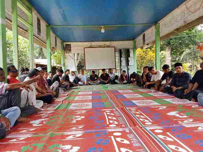 Konsolidasi warga Gampong Teupin Raya, Kecamatan Julok, Kabupaten Aceh Timur, pada Senin, 16 Februari 2026,