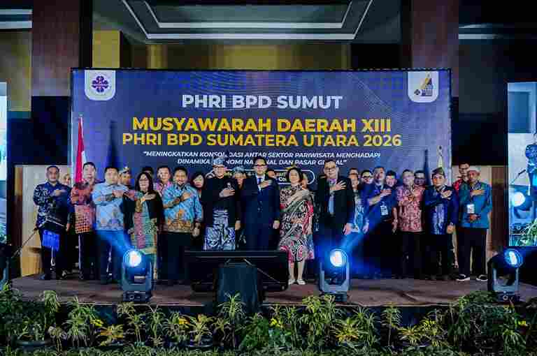 Pengukuhan kepengurusan baru Perhimpunan Hotel dan Restoran Indonesia (PHRI) Badan Pimpinan Daerah (BPD) Sumatera Utara di Hotel Santika Medan pada Sabtu, 14 Februari 2026.