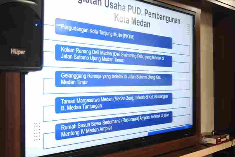 Wali Kota Medan Rico Tri Putra Bayu Waas saat paparan rencana kerja direksi masa jabatan 2026–2030 di Balai Kota Medan pada Jumat, 20 Februari 2026.