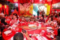Wali Kota Pematangsiantar Wesly Silalahi menghadiri gala dinner Imlek 2577 Kongzili di kediaman pimpinan PT STTC. Perayaan diwarnai tradisi Yusheng