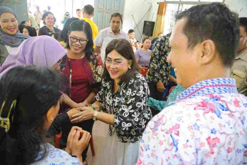 Ketua Tim Penggerak PKK (TP PKK) Kota Pematangsiantar, Ny. Liswati Wesly Silalahi, membuka Sosialisasi dan Pelatihan IVA Test di Aula Kantor Camat Siantar Selatan, Jalan Pahae, Kelurahan Toba, pada Jumat, 27 Februari 2026.