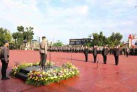 Sebanyak 136 personel Polda Sumatera Utara menerima tanda kehormatan Satyalancana Kesetiaan dalam Upacara Hari Kesadaran Nasional yang digelar di Lapangan KS Tubun Polda Sumut, Medan, Rabu, 18 Februari 2026.