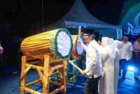 Tabuhan bedug oleh Wali Kota Medan, Rico Tri Putra Bayu Waas, menjadi penanda resmi dibukanya Ramadhan Fair XX di Taman Sri Deli, Kota Medan, Rabu (25/2/2026) malam.