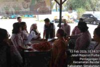 Menjelang Ramadan 1447 H, Polres Simalungun, Polda Sumatera Utara, melakukan pemantauan harga kebutuhan pokok di Pasar Perdagangan, Kabupaten Simalungun, pada Jumat, 13 Februari 2026.