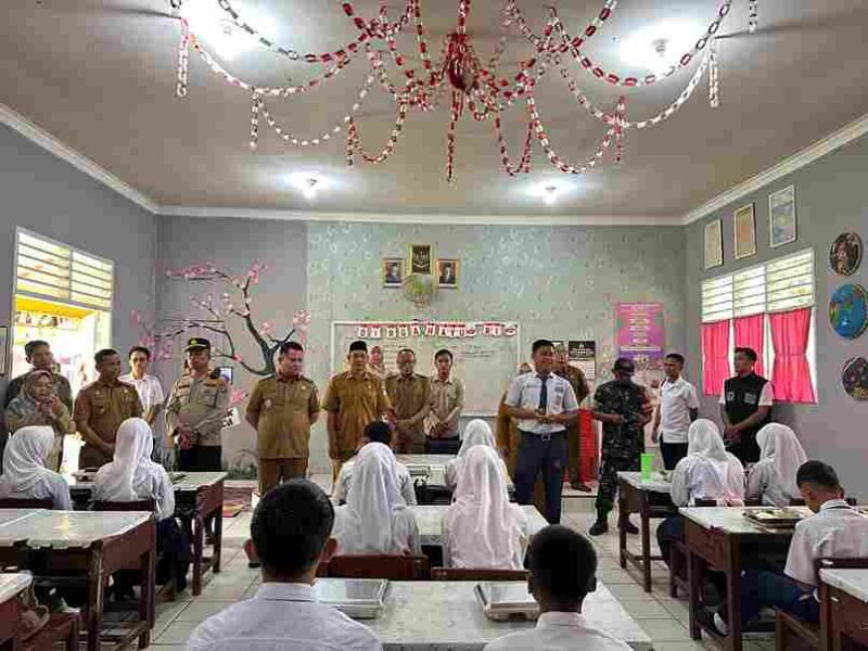 Wakil Bupati tinjau Program Makan Bergizi Gratis (MBG) di UPTD SMP Negeri 2 Silau Laut, Kabupaten Asahan, memasuki hari kedua pelaksanaan pada Selasa, 3 Februari 2026.