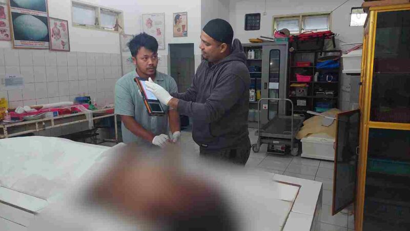 Seorang pejalan kaki yang meninggal dunia setelah tertabrak mobil angkutan umum di Jalan Pematangsiantar–Parapat, Kecamatan Dolok Panribuan, pada Selasa malam,17 Februari 2026.