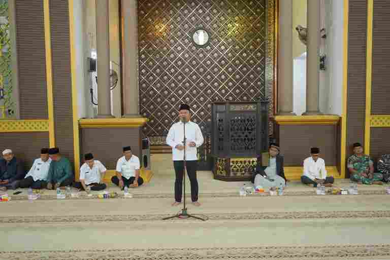 Wakil Bupati Asahan Rianto, S.H., M.H. saat memberikan sambutan dalam rangka Peringatan Isra Mi’raj Nabi Muhammad SAW 1447 Hijriah/2026 Masehi di Masjid Agung H. Achmad Bakrie, Kisaran, Rabu, 4 Februari 2026.