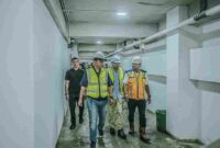 Rombongan pejabat saat di lorong beton Stadion Teladan, Senin (16/2/2026)