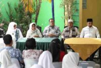 Wali Kota Pematangsiantar Wesly Silalahi, S.H., M.Kn., menghadiri pembukaan Warung Ramadan yang digelar Pengurus Daerah Badan Kontak Majelis Taklim (BKMT) Kota Pematangsiantar di halaman Gedung Majelis Ulama Indonesia (MUI), Jalan Kartini, pada Sabtu, 21 Februari 2026.