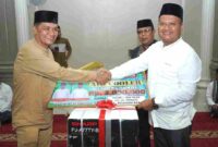 Wakil Bupati Asahan Rianto memimpin Safari Ramadan Khusus di Masjid Al Falah, Kisaran Barat. Pemkab Asahan menyerahkan bantuan kepada BKM dan kaum dhuafa