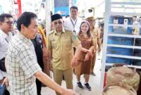 Inspeksi mendadak (sidak) pasar untuk memantau harga dan ketersediaan bahan pokok menjelang Hari Besar Keagamaan Nasional (HBKN) Idul Fitri 1447 Hijriah. Kegiatan tersebut dipusatkan di Pasar Serbelawan, Kecamatan Dolok Batu Nanggar, pada Selasa, 10 Maret 2026.