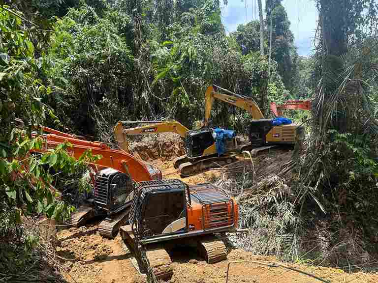 Tim gabungan Brimob dan Ditreskrimsus Polda Sumatera Utara menindak tambang emas ilegal di perbatasan Tapanuli Selatan–Mandailing Natal, Senin 2 Maret 2026.