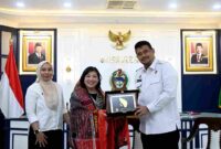 Gubernur Sumatera Utara (Sumut) Muhammad Bobby Afif Nasution didamingi sejumlah Organisasi Perangkat Daerah Pemprov Sumut menerima kujungan kehormatan Wakil Kepala Misi Keduan Besar Kerajaan Thailand (Charge D'affires Royal Thai Embassy)  Mrs. Hathaichanok Riddhagni Frumau beserta rombongan di ruang kerja Gubernur lantai 10 Kantor Gubernur Sumut, Jalan Diponegoro 30, Medan, Rabu (11/3/2026).