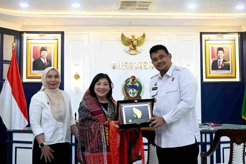 Gubernur Sumatera Utara (Sumut) Muhammad Bobby Afif Nasution didamingi sejumlah Organisasi Perangkat Daerah Pemprov Sumut menerima kujungan kehormatan Wakil Kepala Misi Keduan Besar Kerajaan Thailand (Charge D'affires Royal Thai Embassy)  Mrs. Hathaichanok Riddhagni Frumau beserta rombongan di ruang kerja Gubernur lantai 10 Kantor Gubernur Sumut, Jalan Diponegoro 30, Medan, Rabu (11/3/2026).