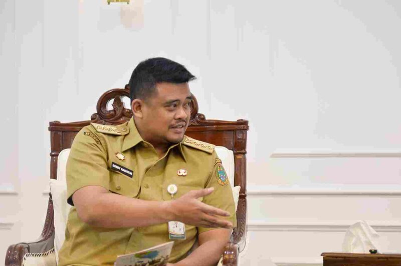 Gubernur Sumatera Utara (Sumut) Bobby Nasution menerima kunjungan kerja Deputi Bidang Pembangunan Wilayah Kementerian PPN/Bappenas, Dirjen Bangda Kemendagri dan Deputi Bidang Koordinasi Penanggulangan Bencana dan Konflik Sosial Kemenko PMK di Ruang Kerja Lantai 10 Kantor Gubernur Sumut Jalan Diponegoro Kota Medan, Senin (9/3/2026).